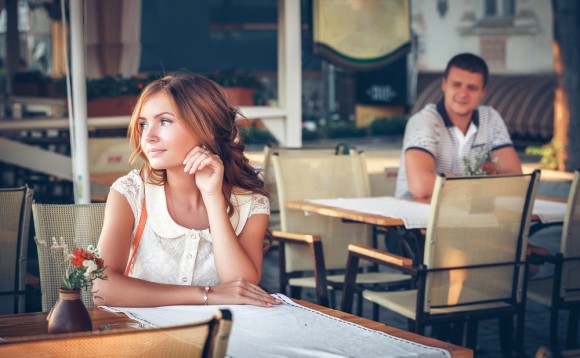 喜んでいい 視線を感じる 好きな人があなたを見つめる理由5つ 恋愛up