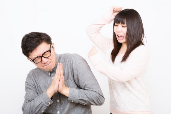 彼氏が嘘つく理由 コソコソ男が彼女に隠し事をするワケ5つ 恋愛up 彼氏が嘘つく理由 コソコソ男が彼女に隠し事をするワケ5つ 恋愛up