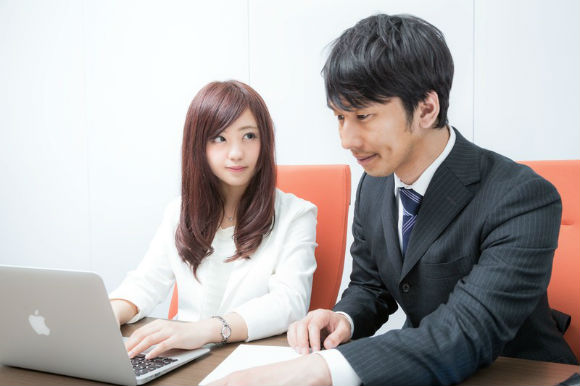 会社の先輩を好きになった 付き合いたい 恋愛に発展する方法5つ 恋愛up