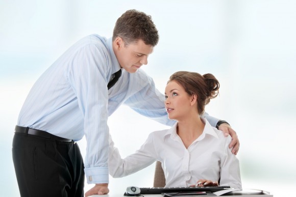 ちょっかいを出す心理 男性が女性に余計なことをしてしまう理由8選 恋愛up