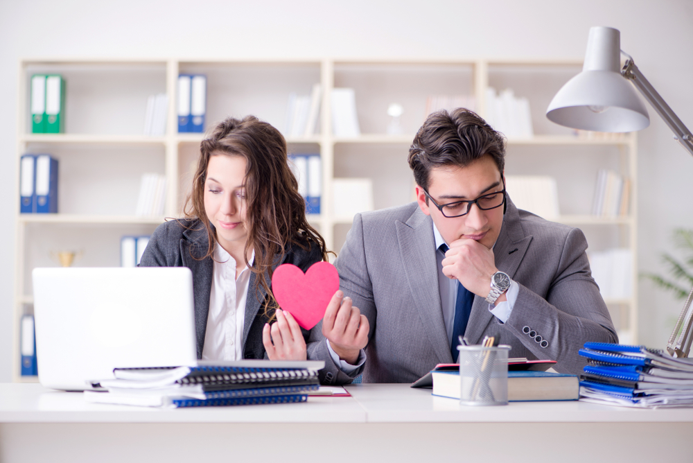 付き合うきっかけ 職場での恋愛 社内の恋が始まるとき8個 恋愛up